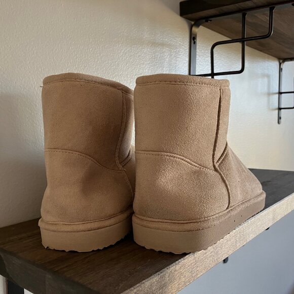 La Vie En Rose Faux Suede Bootie Slippers NWOT - Picture 2 of 7